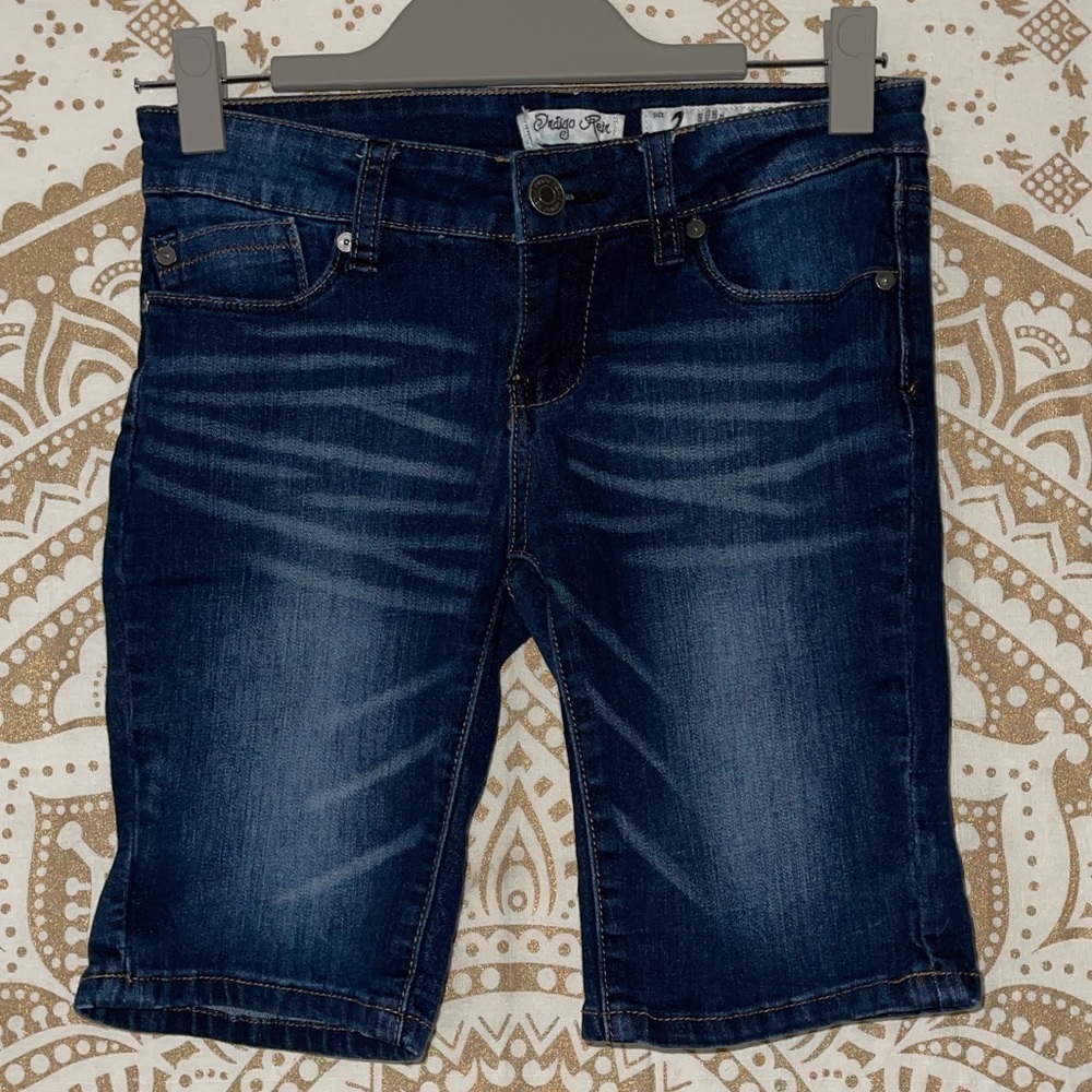 “INDIGO REIN” DENIM STRETCH SHORTS WITH POCKETS, ZIP & BUTTON UP, JUNIORS SIZE 3